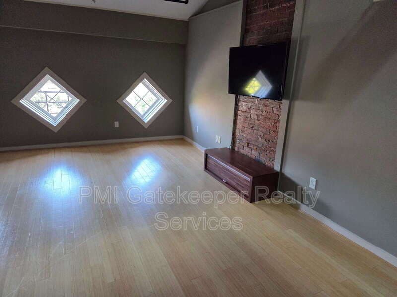 Cincinnati Condo: 1202 Main St