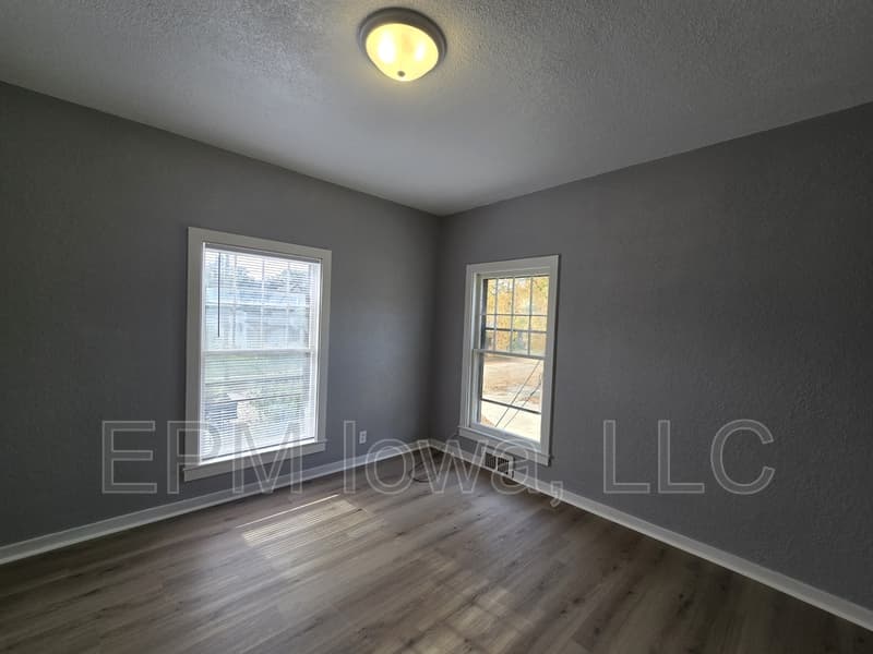 Independence House: 315 4th Avenue Southwest