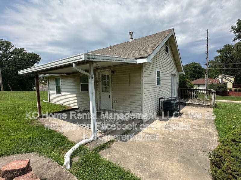 Kansas City House: 7113 N Highland Ave