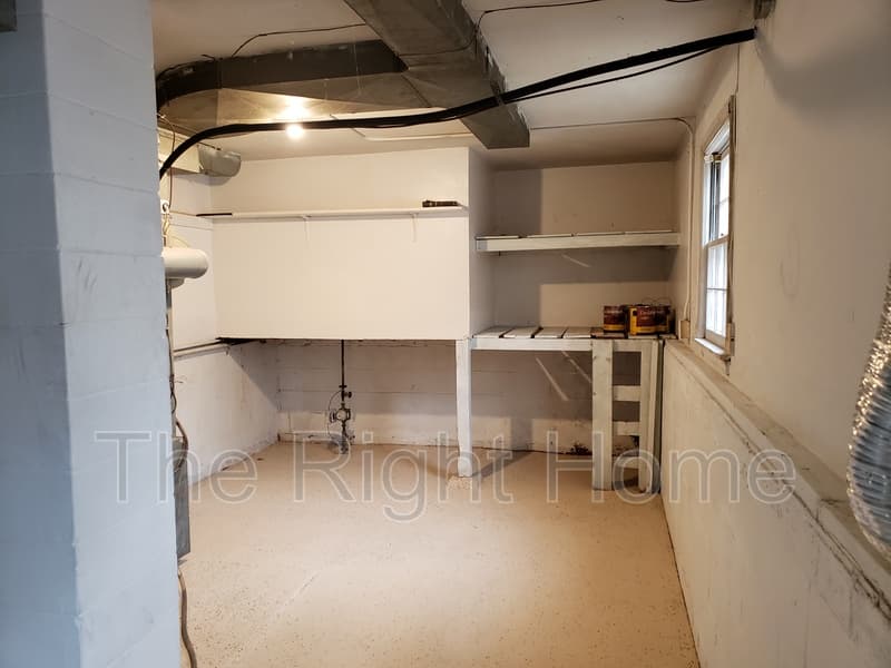 Omaha House: 6749 N 34th St