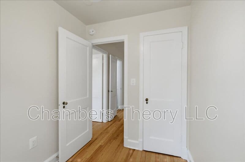Washington House: 2230 Observatory PL NW