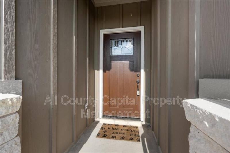 Buda House: 227 Everglade Dr,