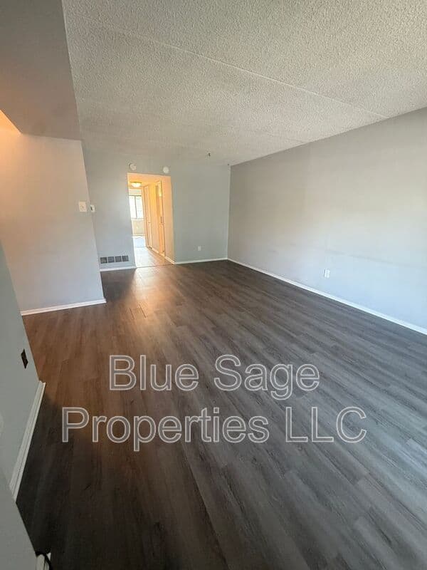 Wallingford Condo: 722A Putnam Blvd