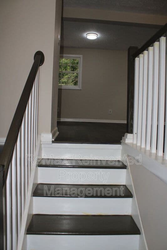 Aiken House: 3328 Vaucluse Rd.