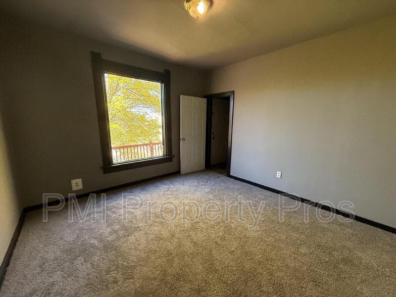 Milwaukee Condo: 3127 West Garfield Avenue