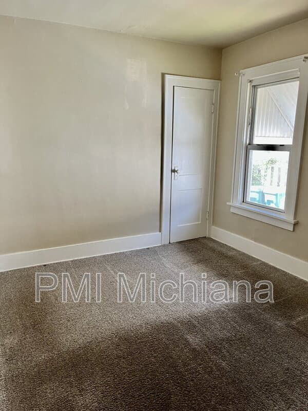 Mishawaka House: 121 W 12th St