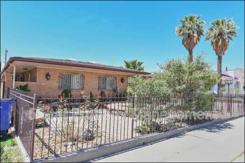 El Paso House: 3030 Aurora Avenue