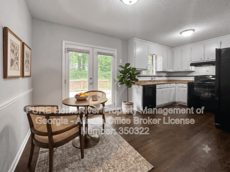 Acworth House: 555 Browning Cir