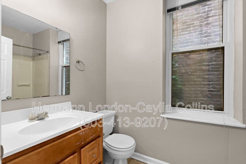 Saint Louis House: 1708 S Tucker Blvd