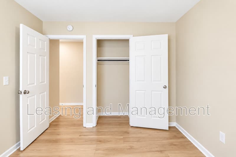 Charleston House: 305 Millcreek Drive