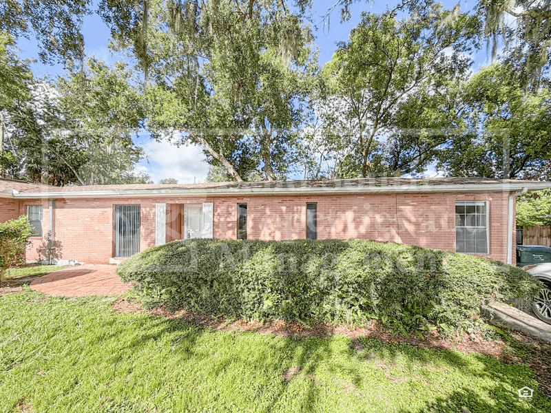 Lakeland House: 2417 Carolina Avenue