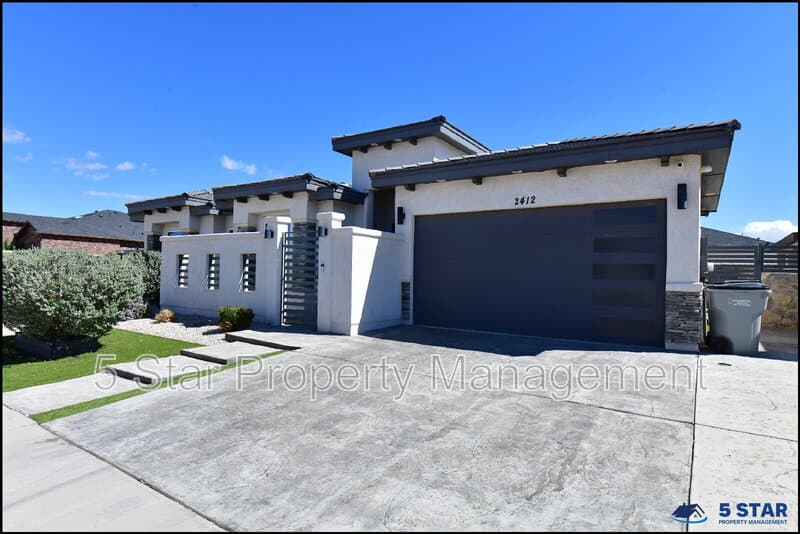 El Paso House: 2412 Tierra Lejana Pl