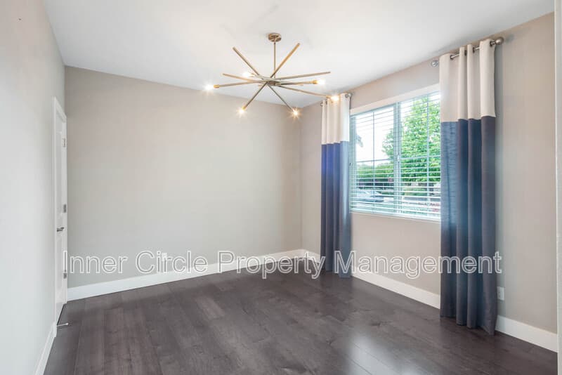 Brentwood House: 376 Bougainvilla Drive
