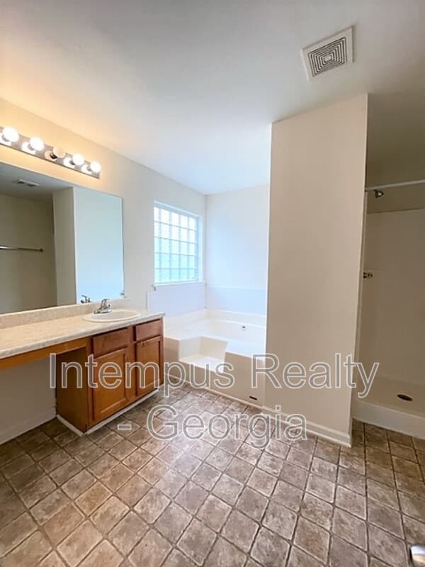 Snellville House: 4389 Persian Ct