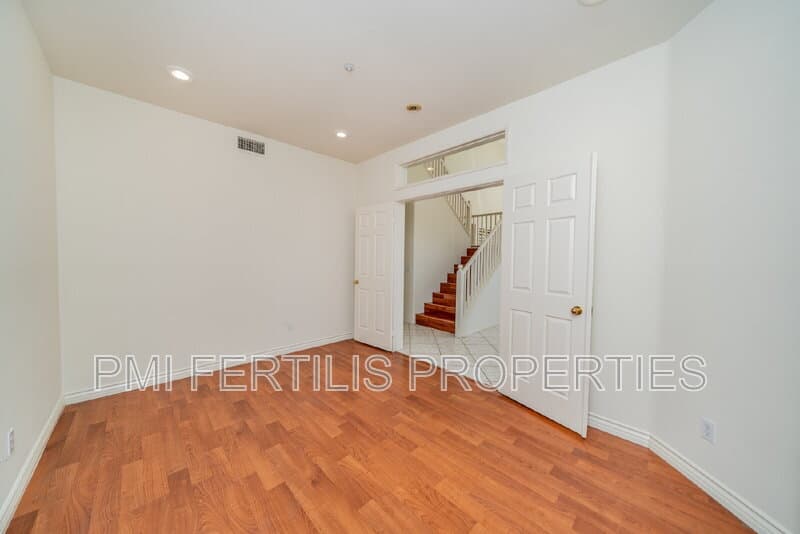 Fontana House: 5055 Saint Albert Dr