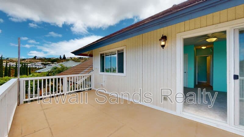 Kapolei House: 92-331 Hookili Place