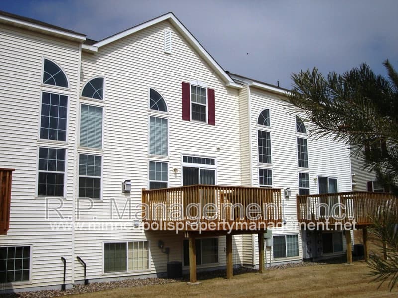 Apple Valley Townhome: 15220 Florist Cir