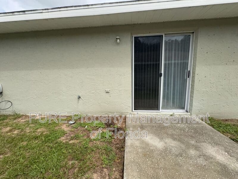 Ocala House: 7455 Midway Terrace