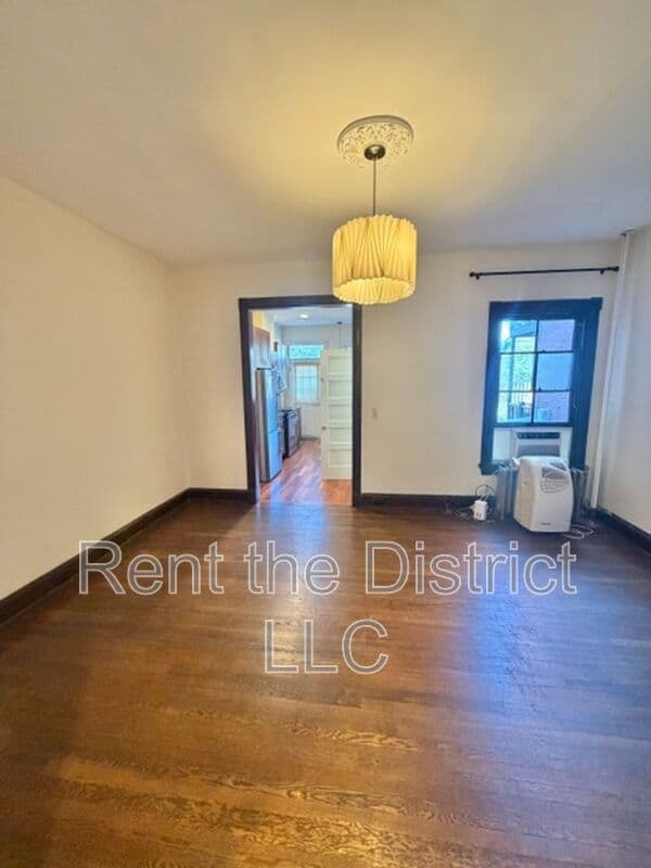 Washington Townhome: 413 T Street NW