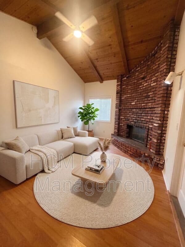 Long Beach House: 2605 E. Washington St.