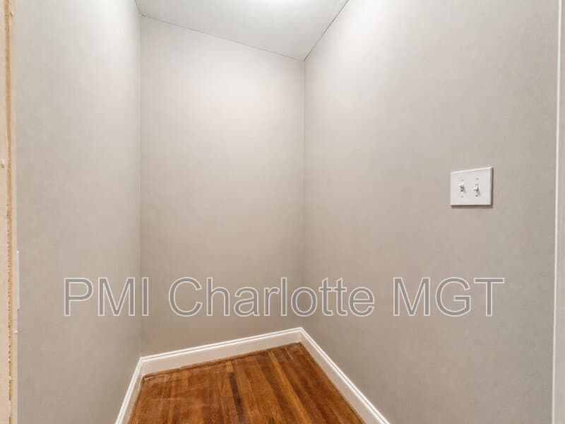Charlotte House: 614 Marsh Rd