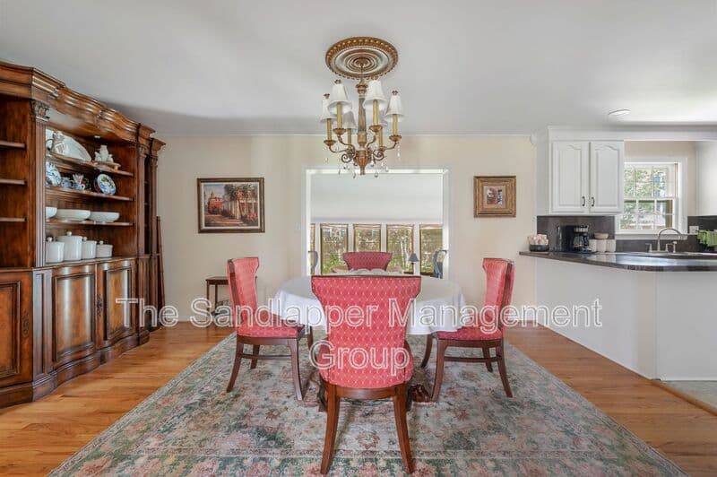 Charleston House: 1652 Boone Hall Drive