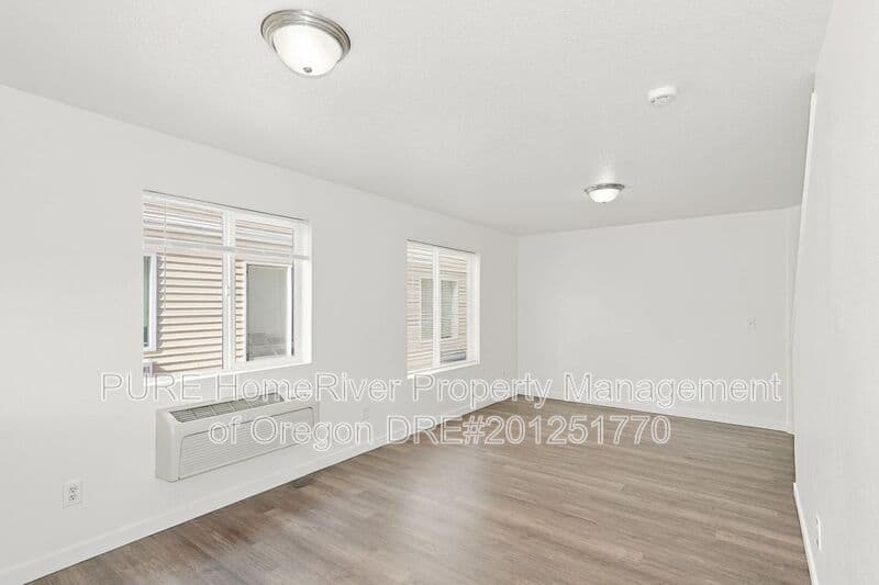 Portland House: 141 NE 147th Ave