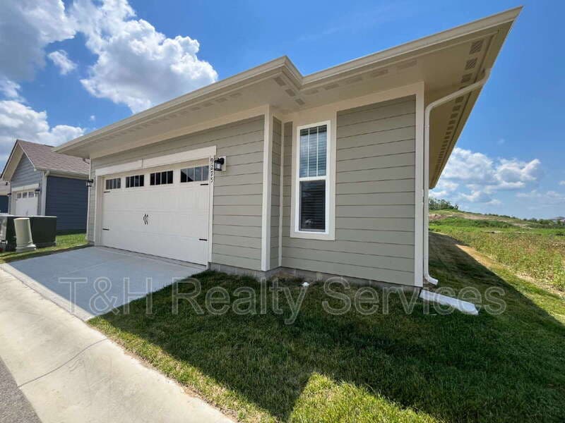 Plainfield House: 9275 Loyola Way