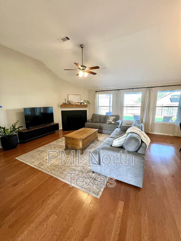 Little Elm House: 237 Flatwood Drive