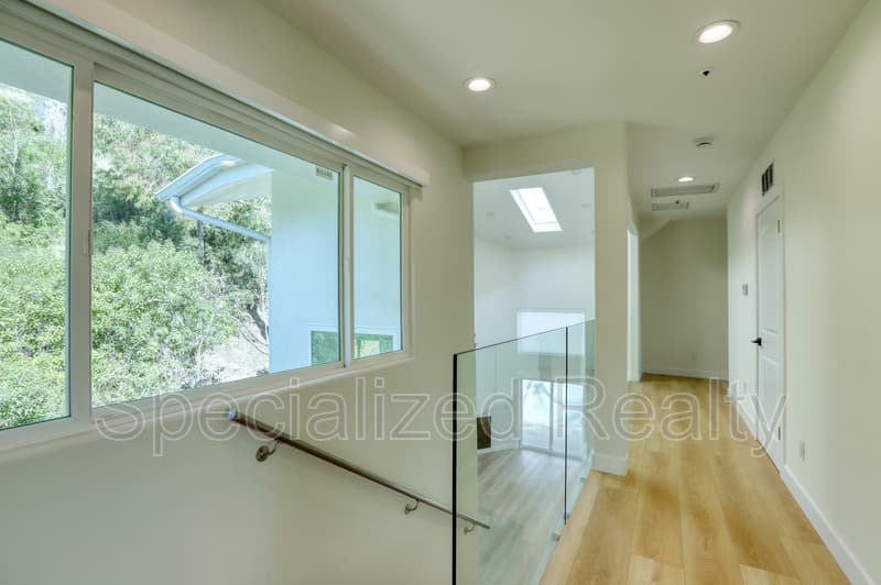 Los Angeles House: 1827 Hill Drive