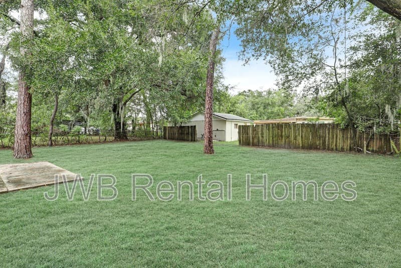 Jacksonville House: 10517 Ashby Rd