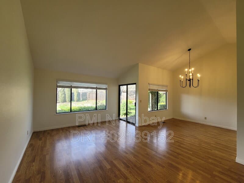 Fairfield House: 3552 Larchmont Court