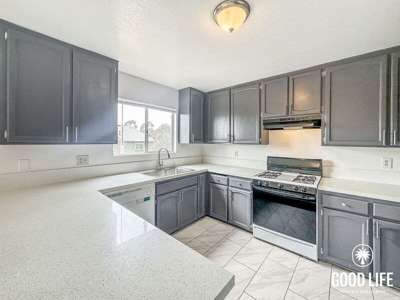Spring Valley Condo: 2018 Hawkins Way
