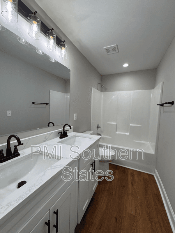 Greenville House: 711 Rockcliff St