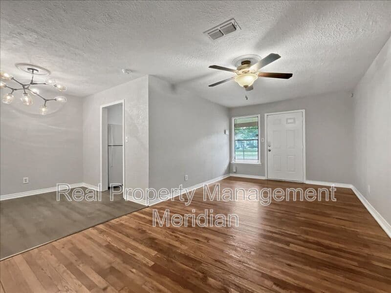 Forth Worth House: 4929 Donnelly Ave