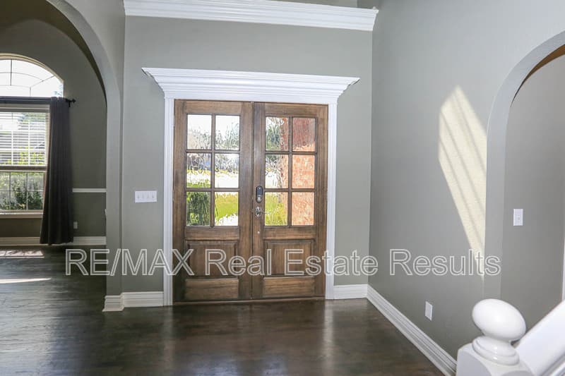 Rogers House: 5300 S 44th Pl