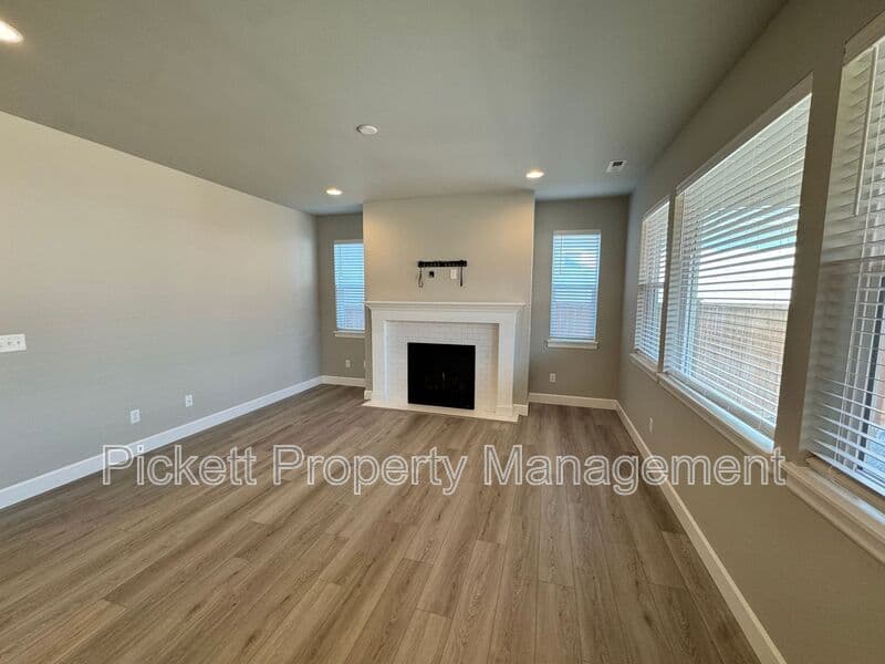 Port Orchard House: 3835 SW Alava Ct