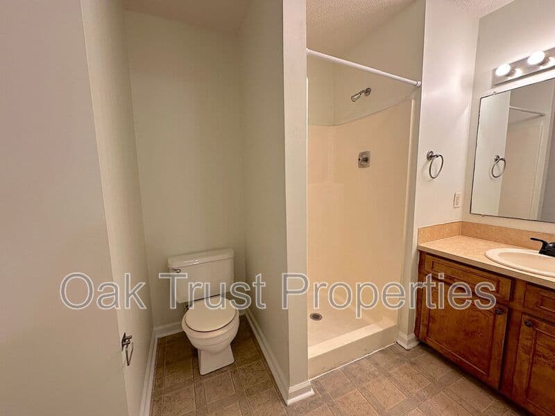 North Charleston House: 7794 McKnight Dr