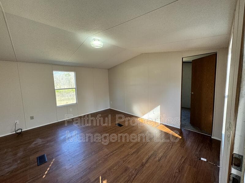 Tyler House: 10323 CR 2301