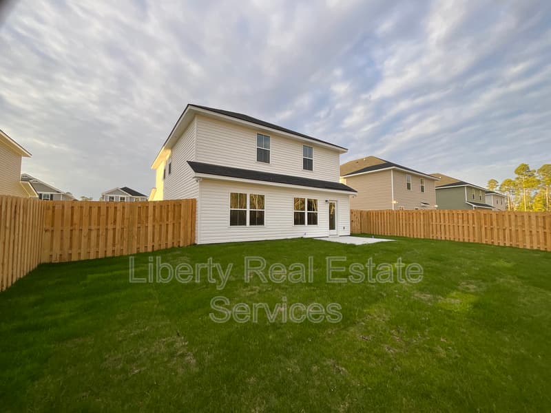 Hinesville House: 861 Grayson Ave