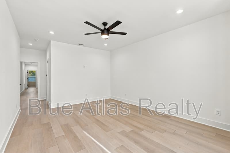 Dallas House: 2215 Bethurum Avenue
