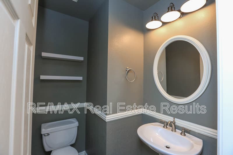Rogers House: 5300 S 44th Pl
