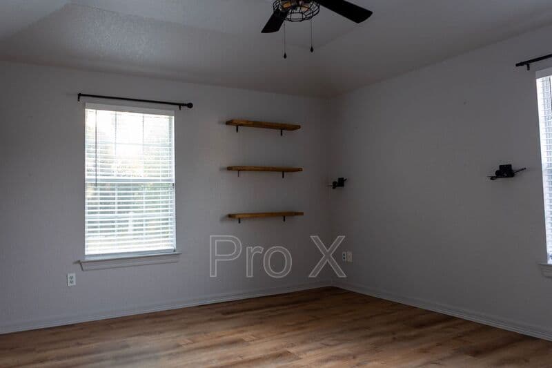 Fayetteville House: 833 S Eastview Drive