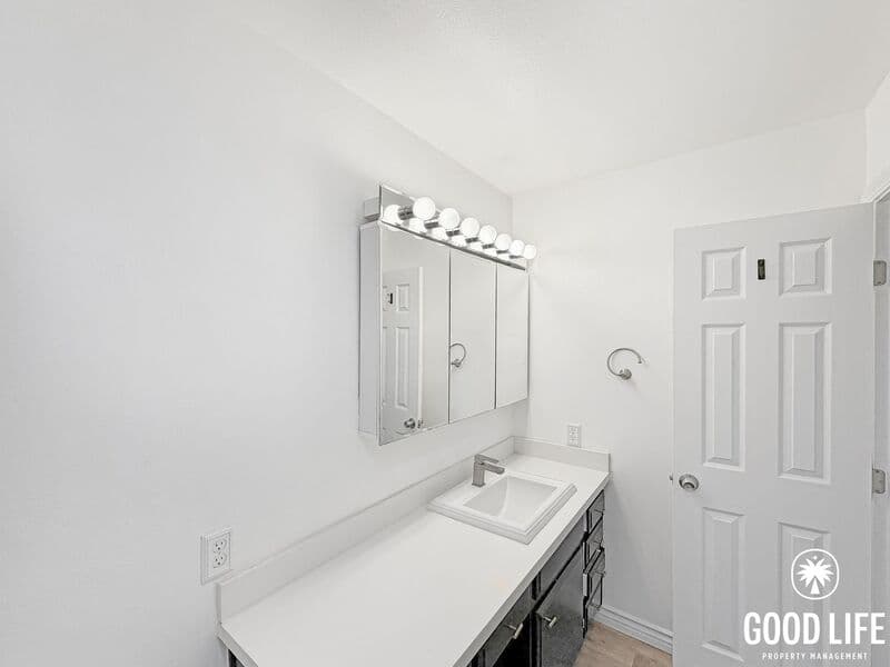 San Diego Condo: 6930 Hyde Park Drive