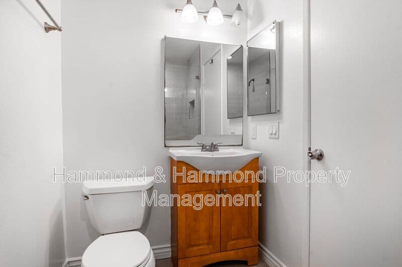 Tarzana Condo: 5700 Etiwanda Ave.