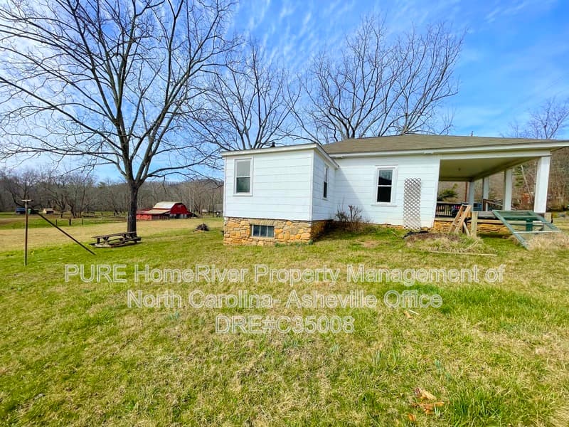 Swannanoa House: 648 Bee Tree Road