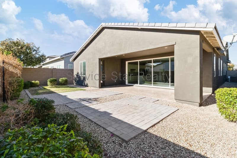 Surprise House: 17171 W Thousand Oaks St
