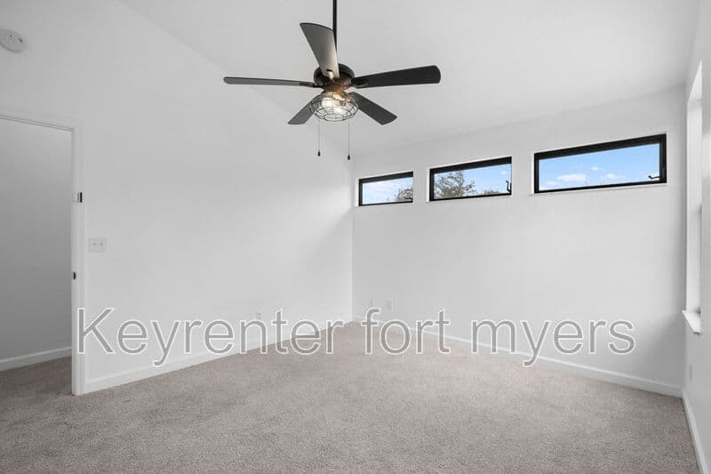 Fort Myers House: 6213 Timberwood Cir
