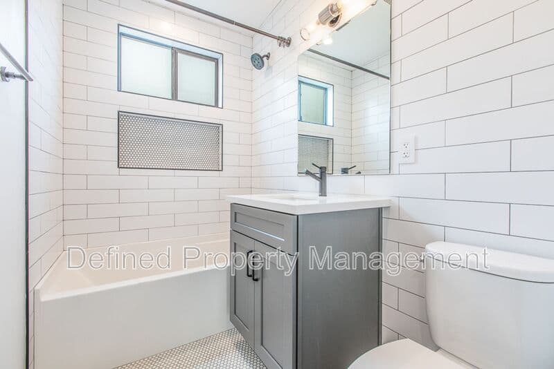 Los Angeles Condo: 6133 Eleanor Ave