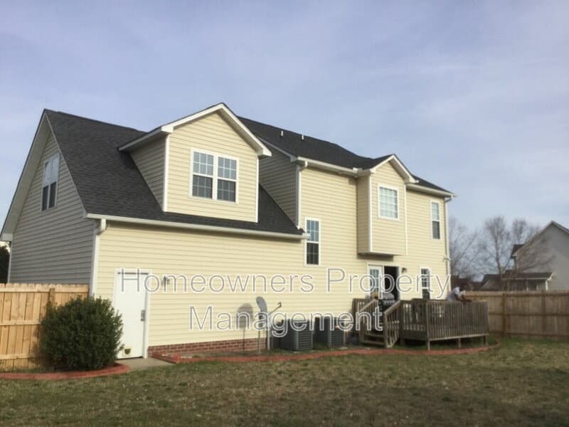 Hope Mills House: 5802 Kessinger Ct